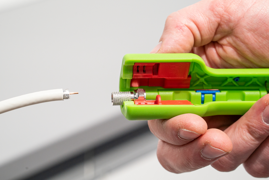 Coax-Stripper No 1 F Plus Green Line - suitable for F-screw connectors | Sustainable stripping tool I for skinning and stripping coaxial cables incl. untwisting aid