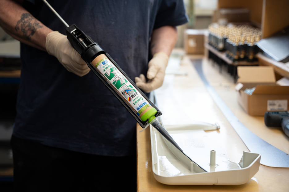 Flex 310 M® Classic MS-Polymer | MS polymer-based elastic adhesive for versatile use