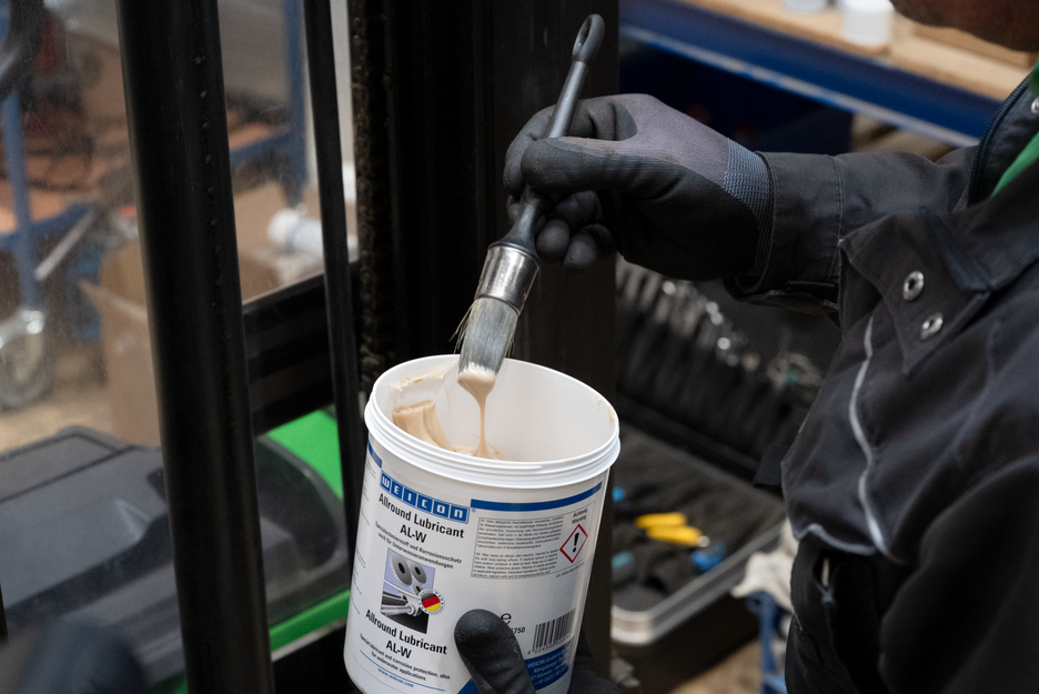 AL-W High-Performance Grease | Special lubricant also for underwater applications