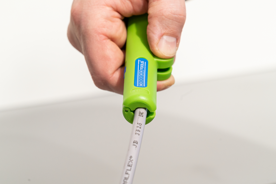 Round Cable Stripper No. 13 Green Line | Sustainable stripping tool I for stripping all common round cables I working range 6,0 - 13,0 mm Ø