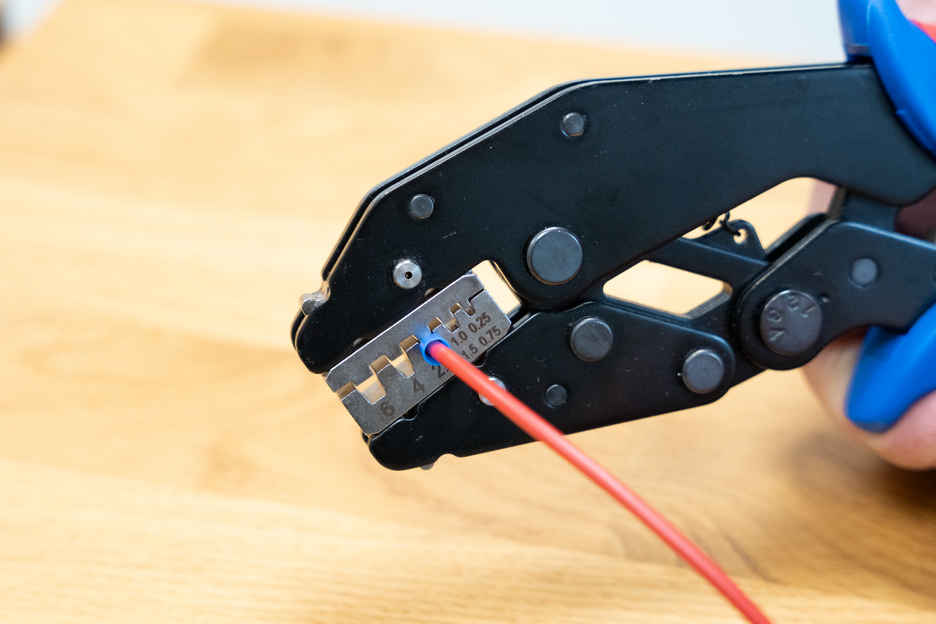 Crimping tool ERGO | for crimping MC4 connectors/insulated wire end ferrules/insulated cable lugs