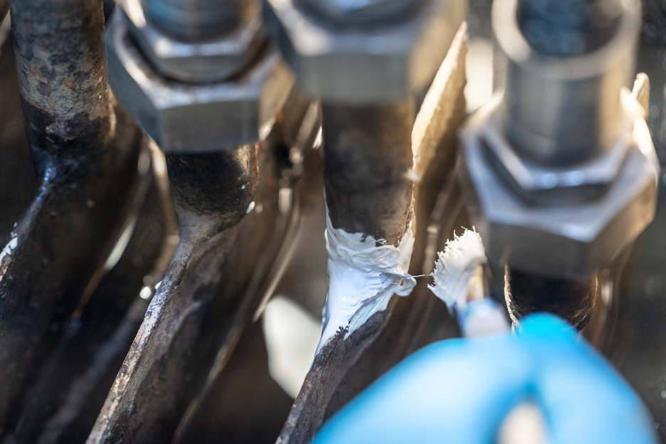 WEICON WL | Ceramic-filled epoxy resin system for high wear protection