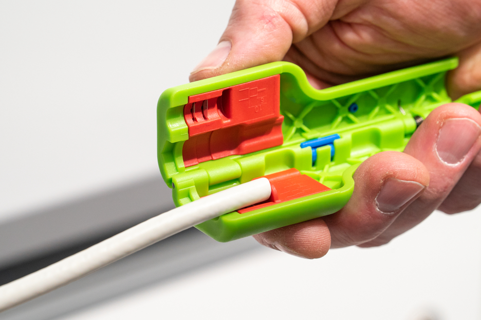 Coax-Stripper No 1 F Plus Green Line - suitable for F-screw connectors | Sustainable stripping tool I for skinning and stripping coaxial cables incl. untwisting aid