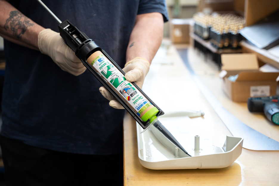 Flex 310 M® Classic MS-Polymer | MS polymer-based elastic adhesive for versatile use